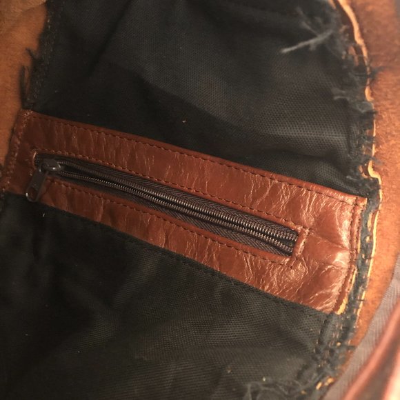 Mexican pear shaped leather shoulder bag, multiple compartments on face and on t - Picture 8 of 10